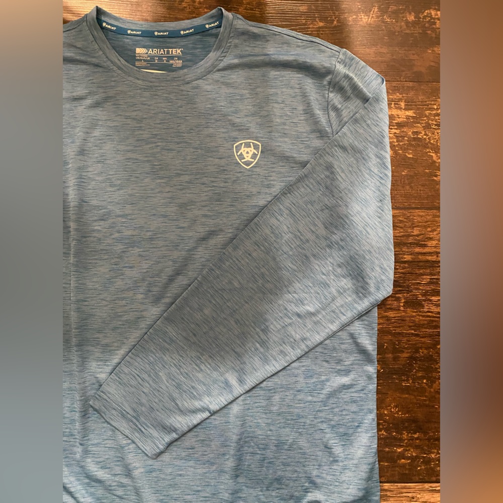 Ariat Large NWT charger faded long sleeve